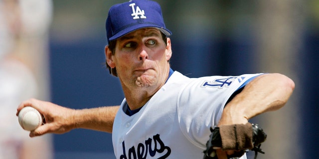 Los Angeles Dodgers pitcher Scott Erickson throws to a Los Angeles Angels batter in a baseball game in Los Angeles, April 3, 2005. (Associated Press)