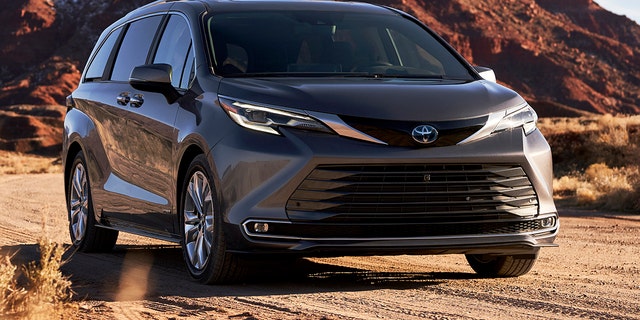 toyota minivan hybrid