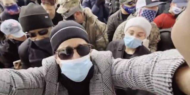 A federal criminal complaint included a screenshot of a video clip obtained by the FBI showing Straka in a crowd outside the Capitol on Jan. 6. As he neared the entrance, Straka turned the camera to film himself stating, "They’re using gas. We’re being gassed right now." (Dipartimento di Giustizia)