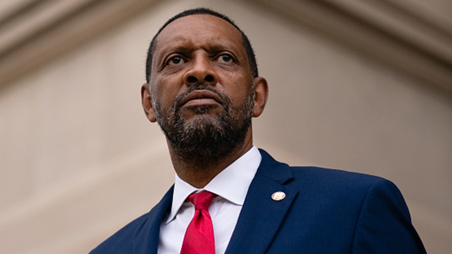 Disagreeing with Trump, Vernon Jones says he's 'the only candidate' who can defeat Stacey Abrams in Georgia