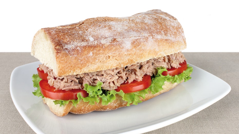 Tuna deals subway sandwich