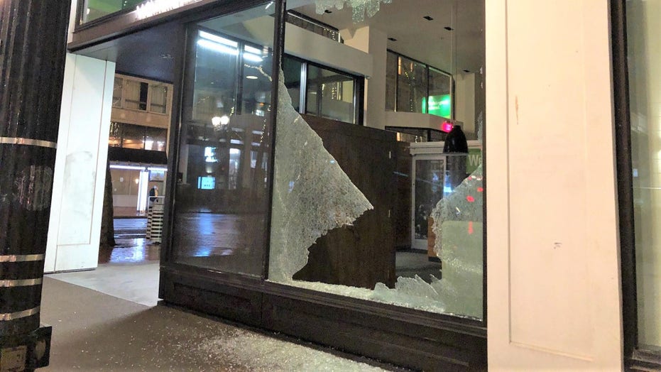 Portland rioters smash courthouse window, damage businesses before police  declare unlawful assembly | Fox News