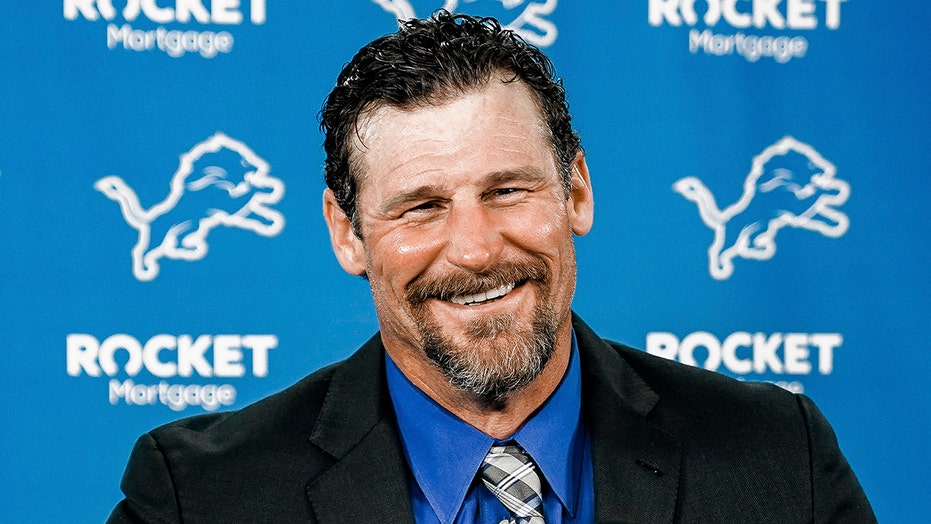 Lions' Dan Campbell again apologizes for controversial 'bonfire comment' from college days | Fox News
