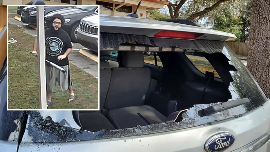 WATCH:Florida man caught on video smashing windows of sheriff’s vehicles with baseball bat WATCH:Florida man caught on video smashing windows of sheriff’s vehicles with baseball bat