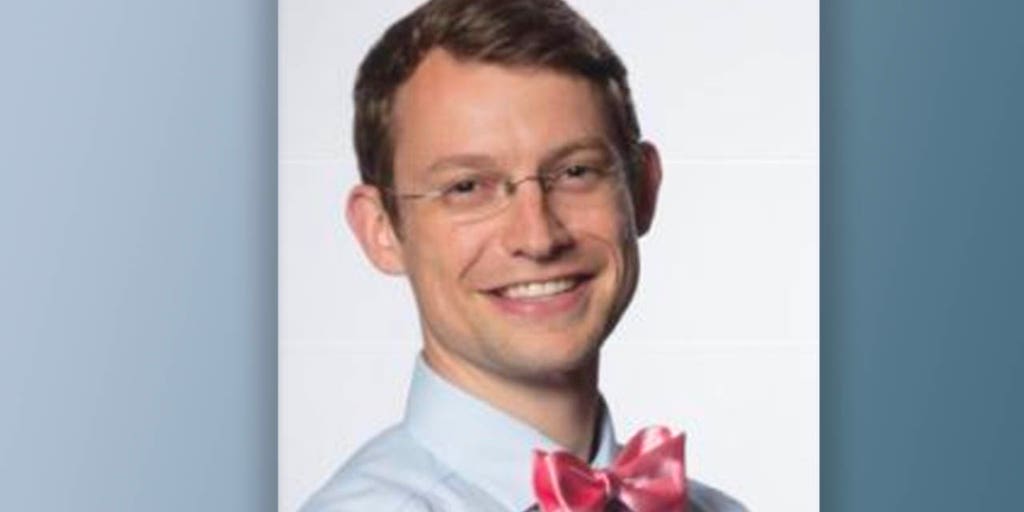 Stanford pediatrician arrested for allegedly trying to have sex with underage girl - Vimarsana News