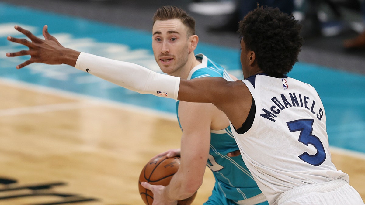 Report: Gordon Hayward out indefinitely due to left shoulder