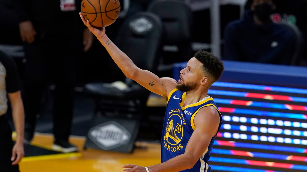Golden State Warriors guard Stephen Curry shoots against the Cleveland Cavaliers during the second half of an NBA basketball game in San Francisco, Monday, Feb. 15, 2021. (AP Photo/Jeff Chiu)