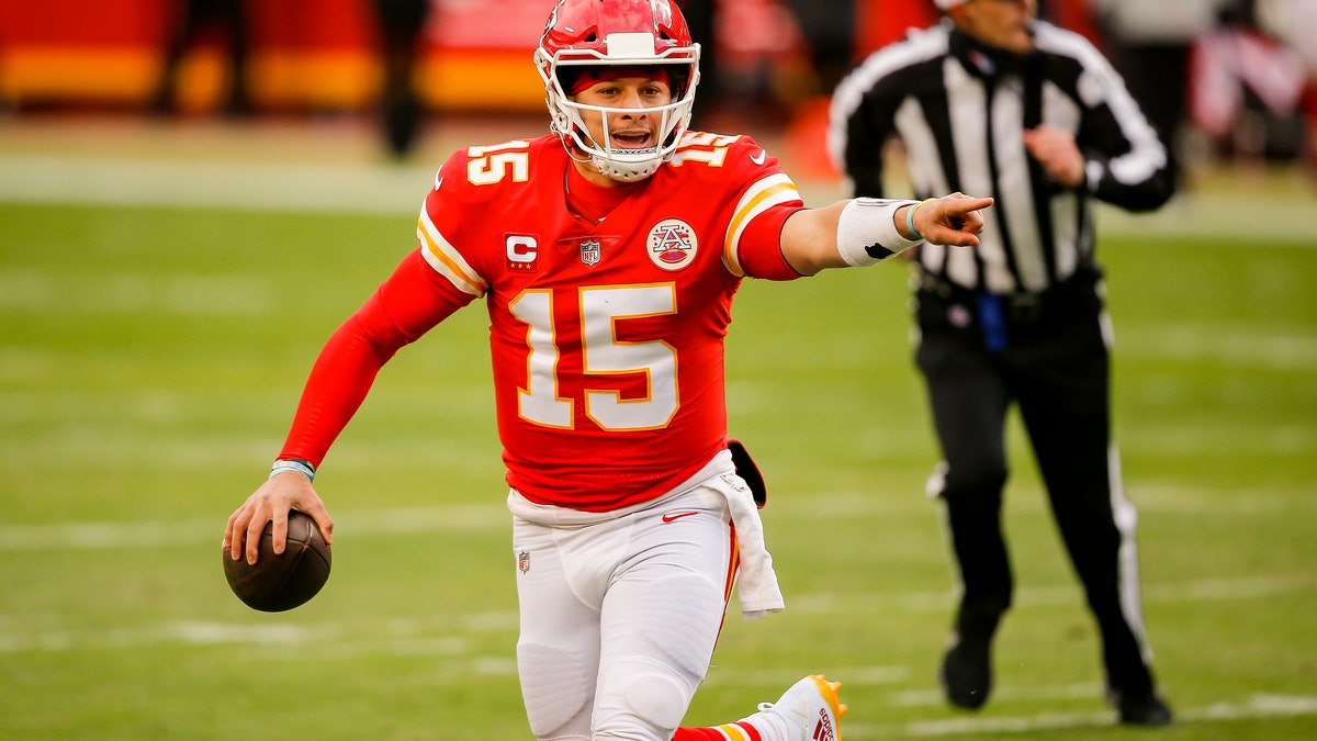Patrick Mahomes of the Kansas City Chiefs looks for an open receiver in the second quarter against the Cleveland Browns in the AFC Divisional Playoff at Arrowhead Stadium on January 17, 2021, in Kansas City. (David Eulitt/Getty Images)