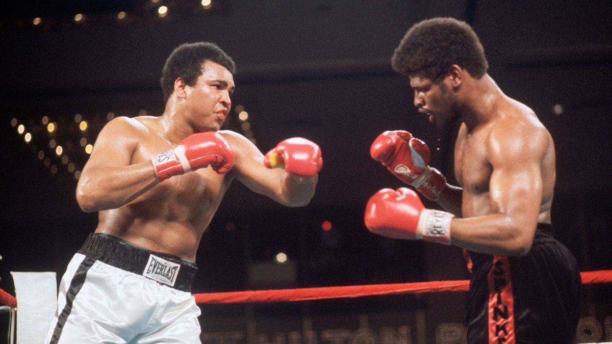 2/14/1978-Las Vegas, NV: Muhammad Ali (left) and Leon Spinks during ring action at the Las Vegas Hilton Pavilion. Spinks scored one of boxing's greatest upsets when he captured the world heavyweight championship with a 15-round split decision over Ali. Profile shot of the two boxers facing off.