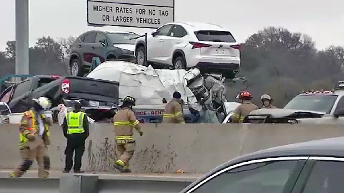 At least 6 dead in massive Texas crash involving over 100 cars