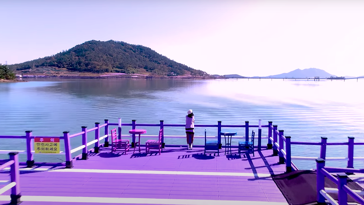 Only about 150 people live on Banwol and the neighboring Bakji Island, many of whom work in agriculture.