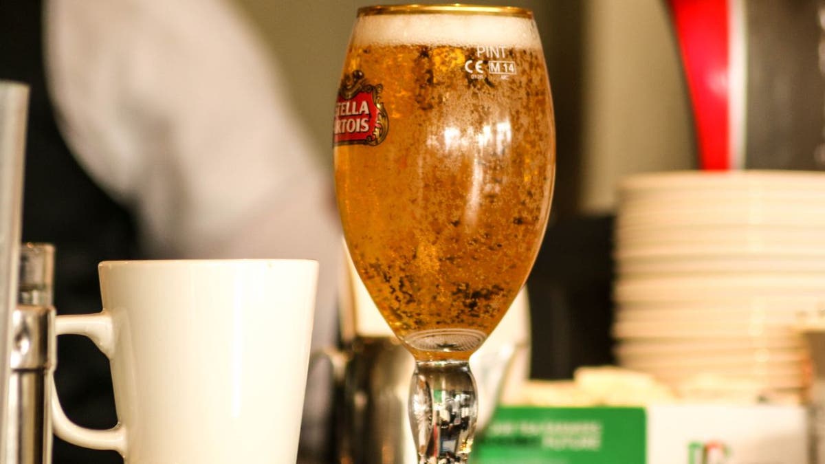 Plaintiffs alleged that the chalice-style glasses the restaurant used to serve Stella Artois only held 14 ounces of beer, 2 ounces short of the pint they were promised.