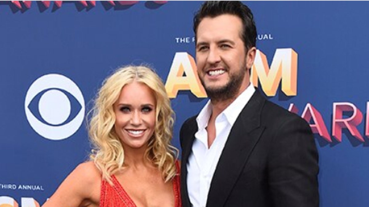 Caroline (L) and Luke Bryan (R)?married in December 2006.