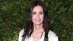 Courteney Cox performs 'Friends' theme song on piano: 'How'd I do?'