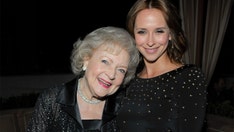 Jennifer Love Hewitt talks Betty White friendship, recalls ‘super drunk’ night out with star: ‘She’s the best’