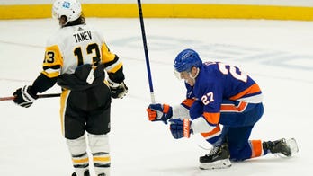 Lee scores late in 3rd, Islanders beat Penguins 4-3