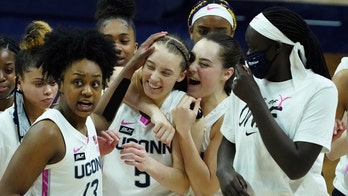 UConn new No. 1 in women's AP Top 25; South Carolina drops