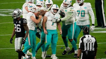 Dolphins kicker Sanders signs $22 million deal through 2026