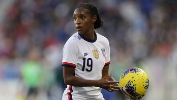 Crystal Dunn on why US women's national team stood for anthem