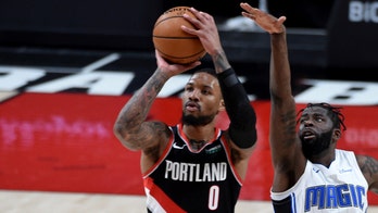 Knicks may target Blazers' Damian Lillard if he becomes available: report