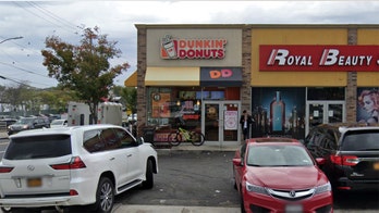 Dunkin' employee sends knife-wielding robber fleeing after running to kitchen, grabbing bigger knife