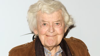 Hal Holbrook, acclaimed actor best known for his portrayal of Mark Twain, dead at 95