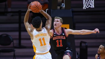 No. 16 Tennessee holds on to beat Georgia