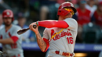 Brewers shore up infield by adding ex-Cards 2B Kolten Wong