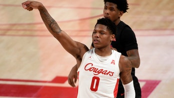 Sasser, No. 6 Houston beat SMU 70-48 for 8th straight win