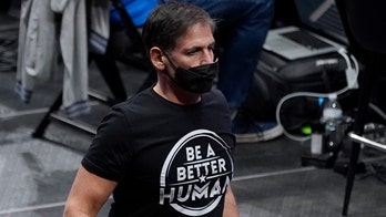 Mavericks players support Mark Cuban amid anthem frenzy: 'He's someone you'll run through a wall for'