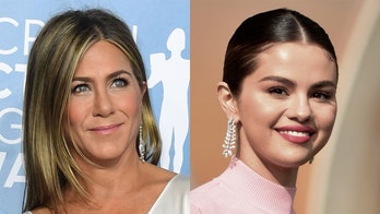 Jennifer Aniston, Selena Gomez are all smiles in latest Instagram photo