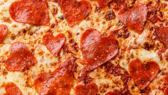 Valentine's Day deals to savor at restaurants, fast food chains