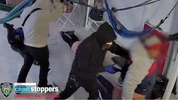 NYPD search for gunmen caught on video zip-tying victims in Queens backyard, ransacking home for $40G