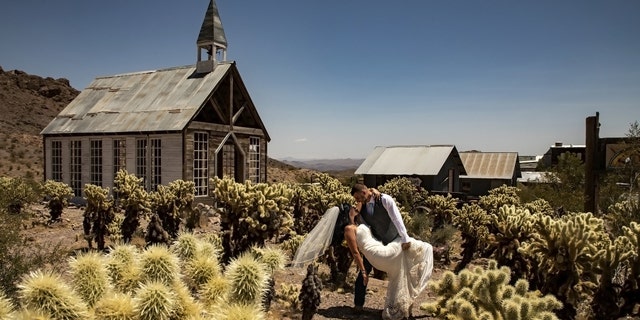 The ghost town of Nelson -- about an hour outside of Las Vegas -- has reportedly seen a significant increase in weddings during the pandemic.