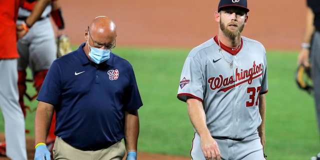 Stephen Strasburg walks towards the dugout