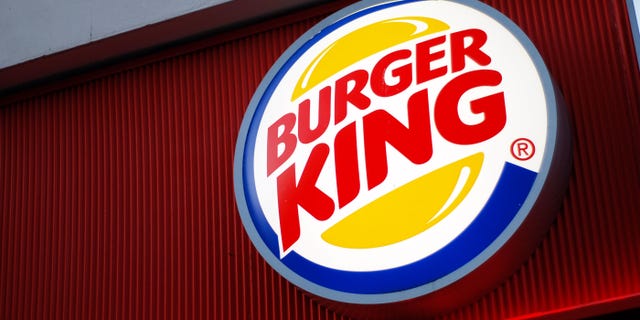 Burger King employees quit a franchise in Lincoln, Nebraska with sign that says "we all quit."