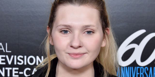 Abigail Breslin announced her father's death on Friday, two weeks after revealing he was battling COVID-19.