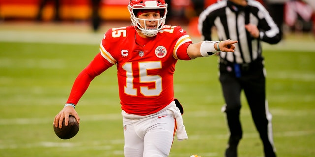 Patrick Mahomes of the Kansas City Chiefs looks for an open receiver in the second quarter against the Cleveland Browns in the AFC Divisional Playoff at Arrowhead Stadium on January 17, 2021, in Kansas City. (David Eulitt/Getty Images)