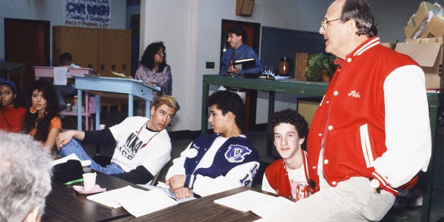 Table read of 'Saved by the Bell': (L-R): Tiffani Thiessen as Kelly Kapowski, Mark-Paul Gosselaar as Zachary 'Zack' Morris, Mario Lopez as Albert Clifford "A.C.' Slater, Dustin Diamond as Screech Powers, Executive Producer Peter Engel.