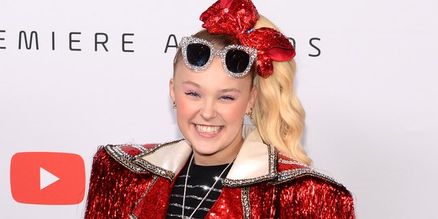 Jojo Siwa introduced the world to her friend Kylie.  (Photo by Andrew Toth / Getty Images for Streamy Awards)