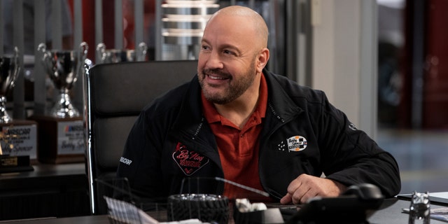 Kevin James in a scene from 'The Crew.'