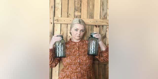 Explaining that she already had a lot of farmhouse décor and antiques around the house, the mom not only had ready-made props, but a personal connection to the history.