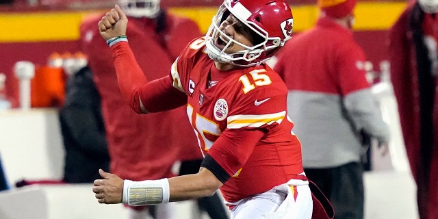 Kansas City Chiefs quarterback Patrick Mahoms celebrated after throwing a 5-yard touchdown pass to Travis Kells against the Buffalo Bills of Kansas City in the second half of the 2021 AFC Championship Game.