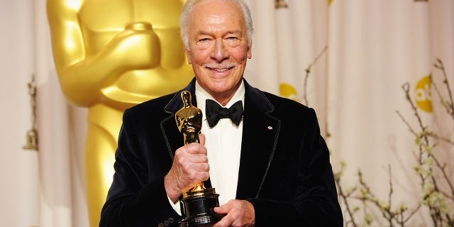 Christopher Plummer in 2012 poses with his Oscar for Best Supporting Actor Award for his role in "Beginners."