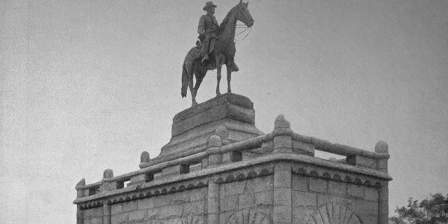 The equestrian statue of bronze, the monument of President Ulysses S. Grant in Lincoln Park, Chicago. (Bildagentur-online/Universal Images Group via Getty Images)