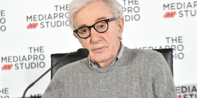 Alec Baldwin kaitses 2022. aastal äärmiselt vastuolulist Woody Allenit.