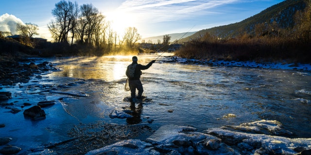 A fly fisherman (사진에없는) in Colorado was filmed riding a chunk of ice down the Arkansas river. The video was posted on TikTok last week. (iStock)