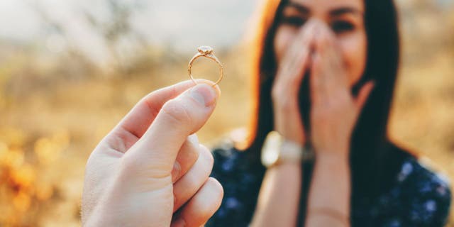 Twenty-one essential workers are going to get proposed to in a memorable way all thanks to The Knot, a leading wedding planning magazine and online resource. (iStock)
