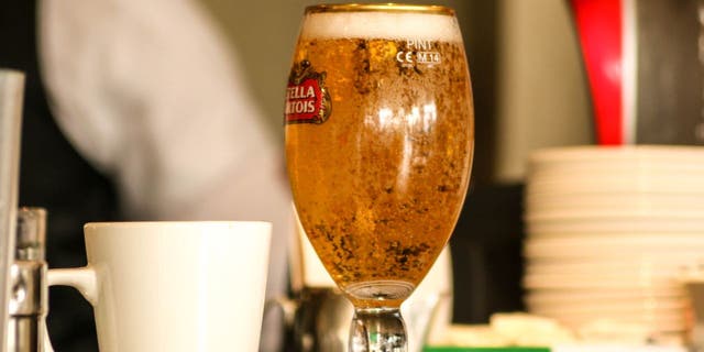 Plaintiffs alleged that the chalice-style glasses the restaurant used to serve Stella Artois only held 14 ounces of beer, 2 ounces short of the pint they were promised.