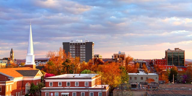 More than 26,000 people have applied for a program that will pay them to move to northwest Arkansas. (iStock)